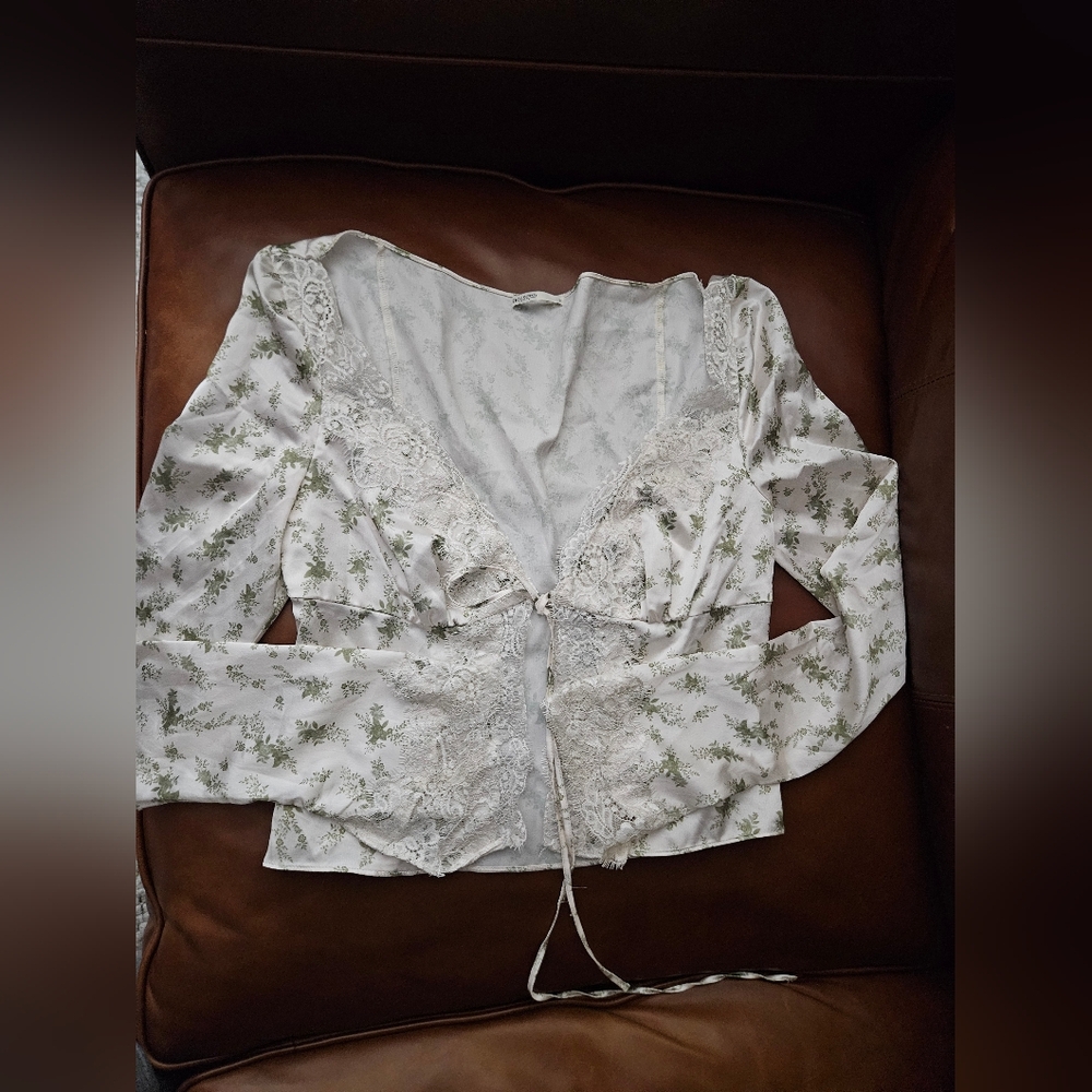 House Of CB Floral Lace Tie-Front Top Small - Picture 7 of 10